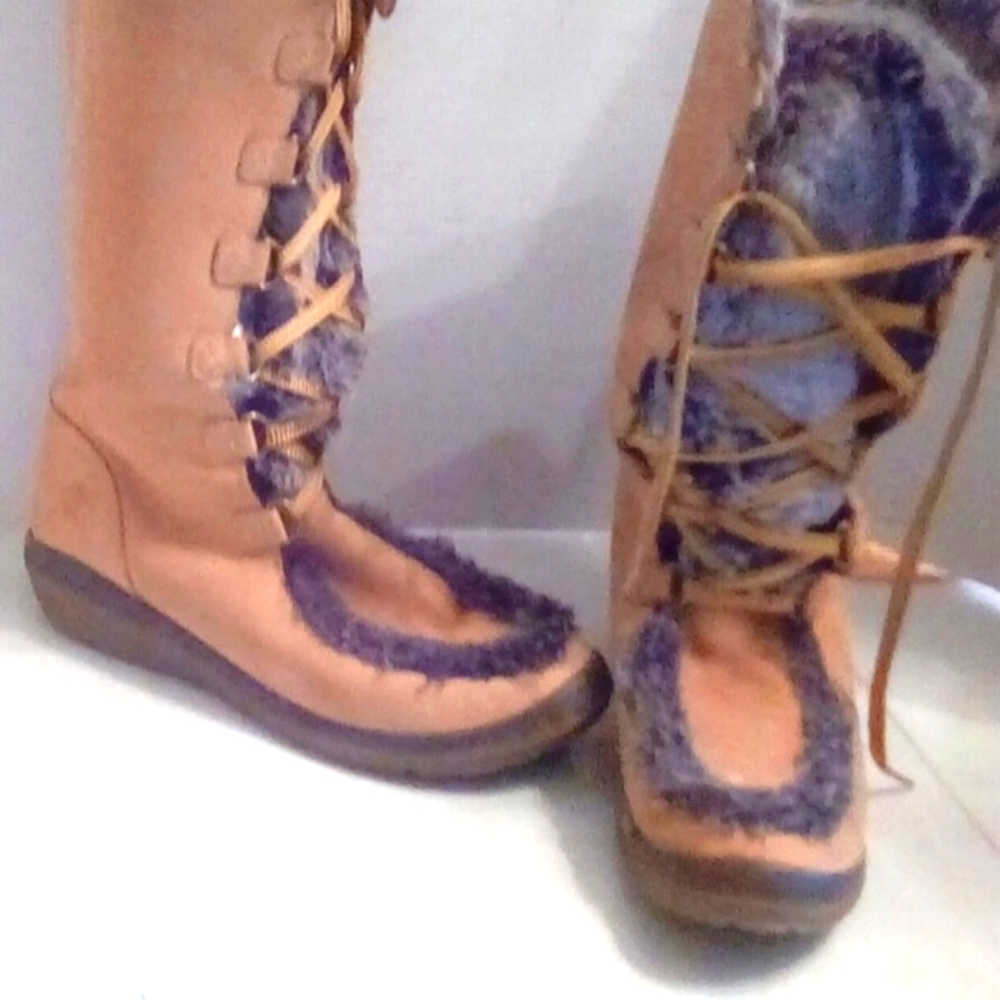 Timberland Tan and Gray Winter Boots with Fur Trim